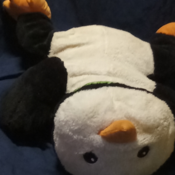 Penguin plush to warm your heart. - Picture 3 of 3